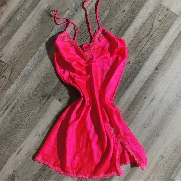 (SOLD) Hot pink vintage victoria secret gown - Picture 2 of 4